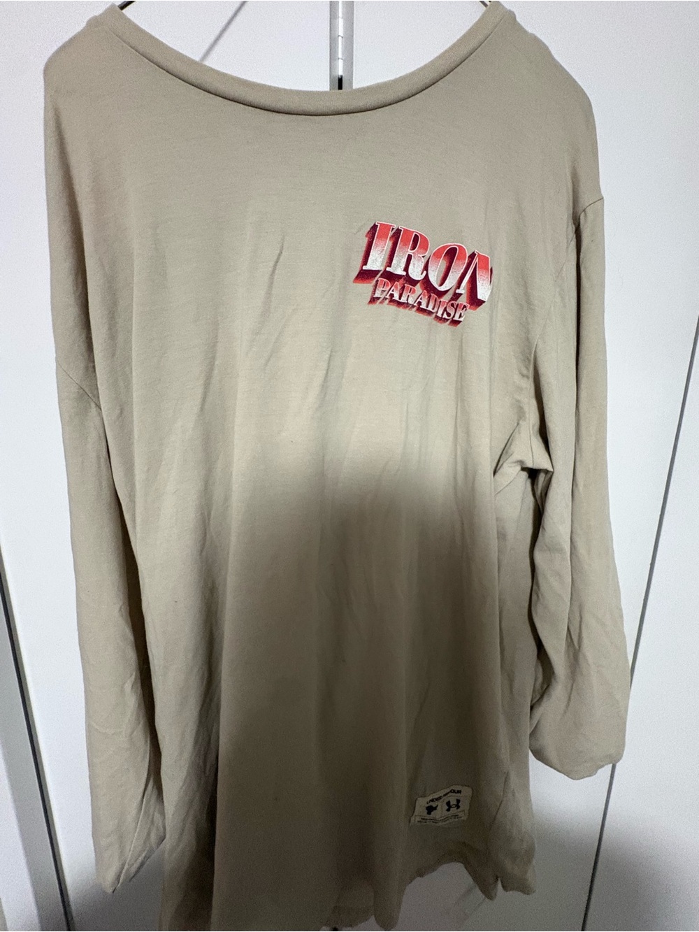 Under Armour Men's Long-Sleeve Beige Graphic Tee with Red Logo